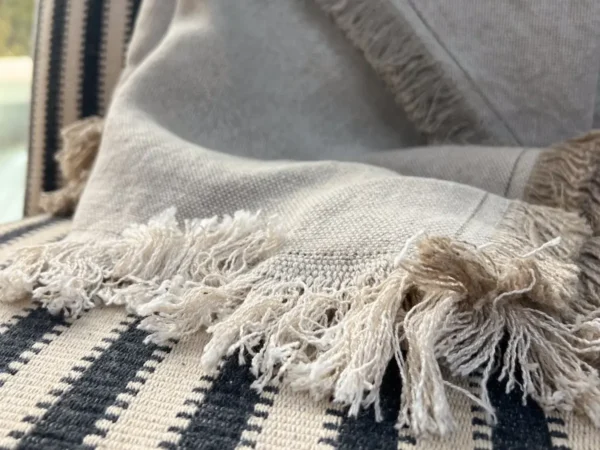 Fringed Linen Throw – Natural & Contrast Edge